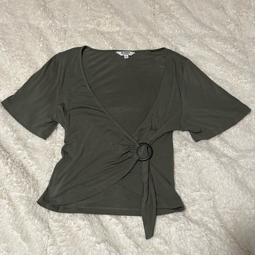 Bb Dakota Far Side v neck tee in green